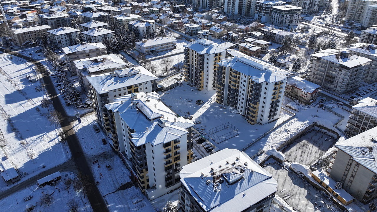 BAŞKAN GEÇİT, "YEŞİL YAŞAM EVLERİ YEŞİLYURT'UN GELECEĞİNE DEĞER KATIYOR"