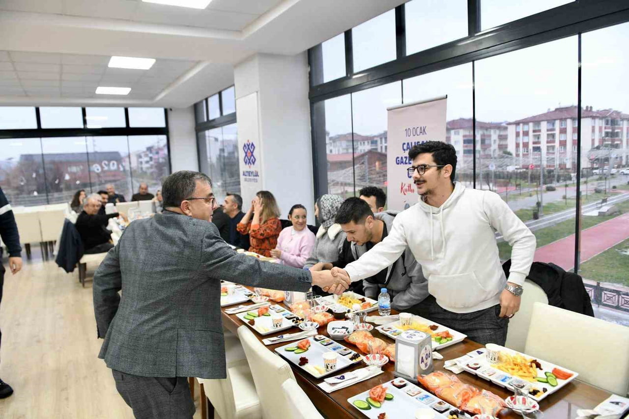 BAŞKAN HAKAN ŞEHİRLİ, ÇALIŞAN GAZETECİLER GÜNÜ’NDE BASINLA BULUŞTU