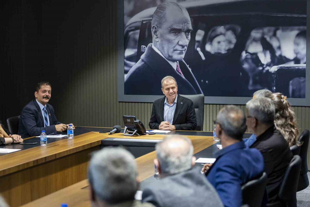 BAŞKAN VAHAP SEÇER, MUHTARLARIN YEREL YÖNETİM İLE VATANDAŞ ARASINDA KÖPRÜ GÖREVİ ÜSTLENDİĞİNİ...