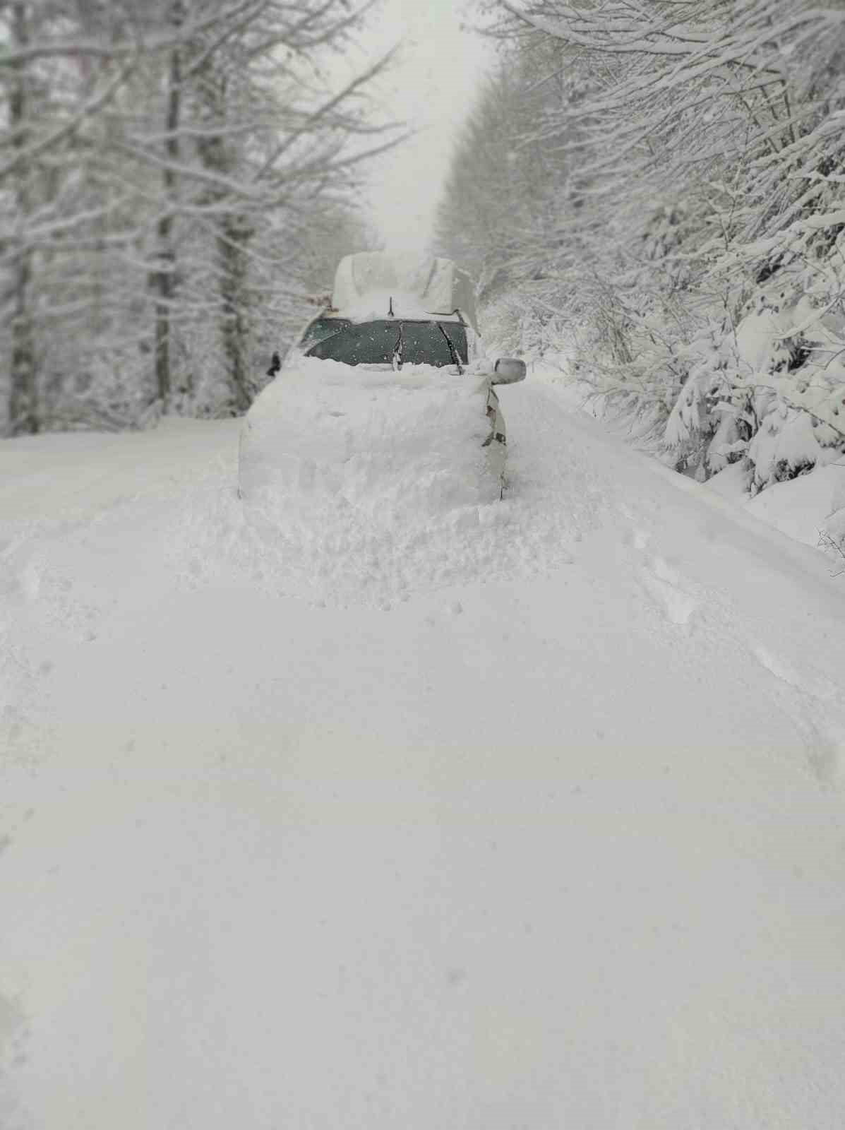 BAŞKENT EDAŞ, BATI KARADENİZ'DE ETKİSİNİ ARTIRAN YOĞUN KAR YAĞIŞININ YOL AÇTIĞI ZORLU KOŞULLARA...