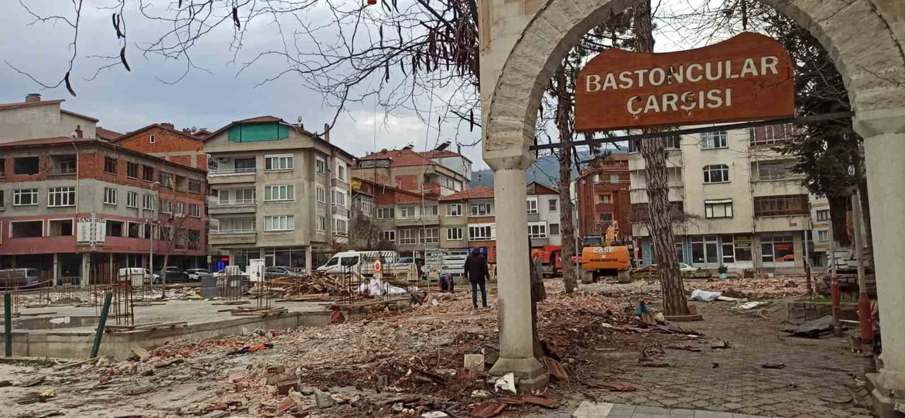 BASTONCULAR ÇARŞISI YIKILDI