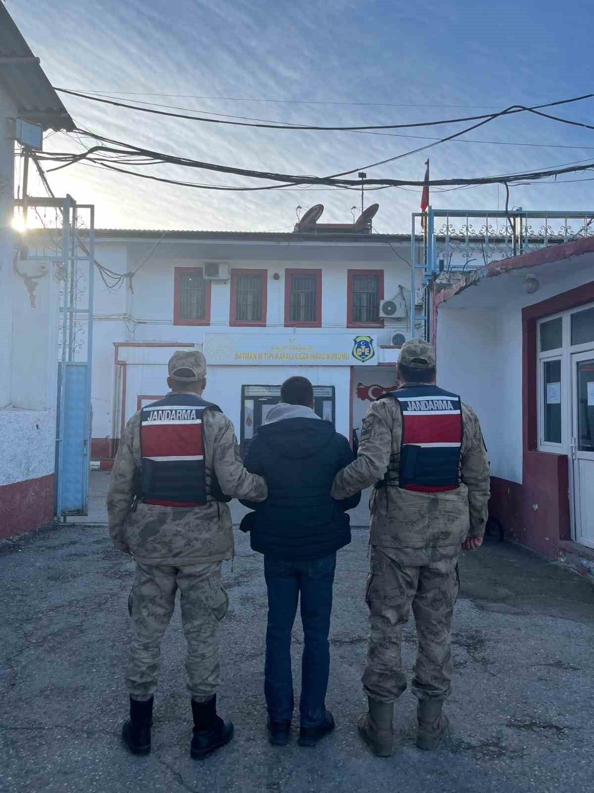 BATMAN'DA UYUŞTURUCU VEYA UYARICI MADDE TİCARETİ YAPMA VEYA SAĞLAMA SUÇUNDAN 12 YIL 6 AY...