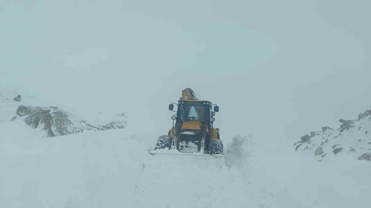 BATMAN’DA KARLA MÜCADELE DAHİLİNDE 500 KÖY VE MEZRA YOLU ULAŞIMA AÇILDI