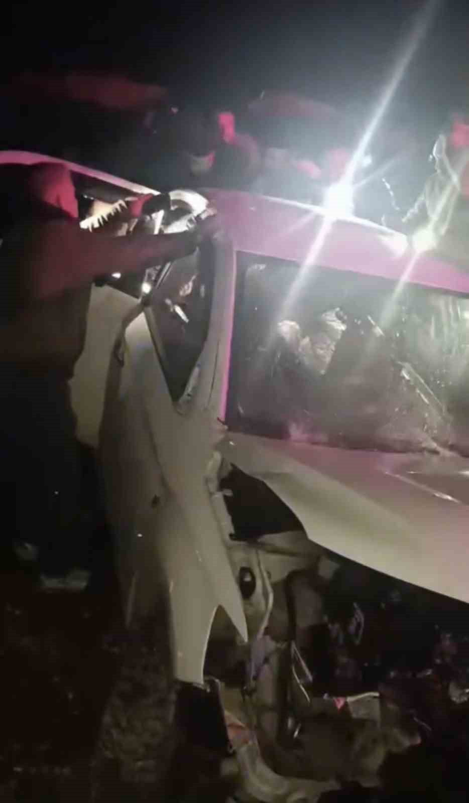 BATMAN–SİİRT KARAYOLU KIRA DAĞI MEVKİİNDE MEYDANA GELEN TRAFİK KAZASINDA, DİREKSİYON HÂKİMİYETİNİ...