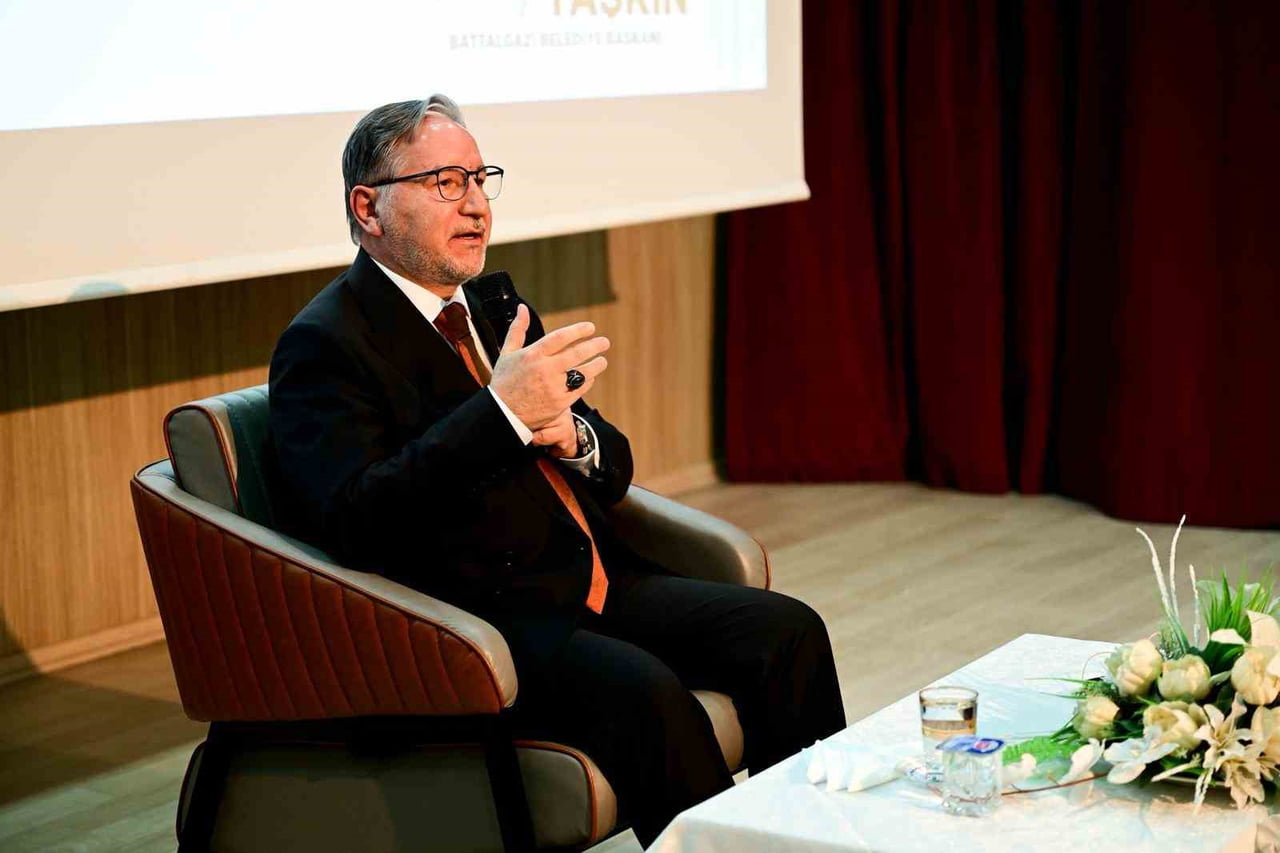 BATTALGAZİ'DE MİRAÇ KANDİLİ ÖZEL PROGRAMI YOĞUN KATILIMLA GERÇEKLEŞTİ