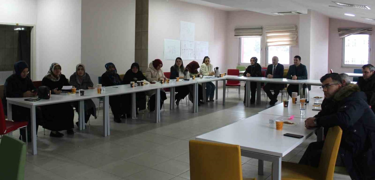 BAYBURT'TA KORUYUCU AİLELERE EĞİTİM VERİLDİ