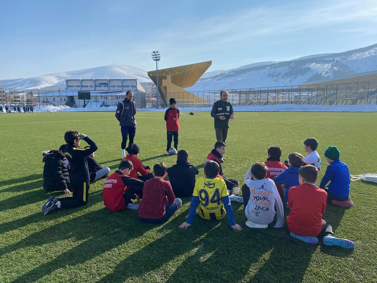 BAYBURT'TA MİNİK SPORCULARA BİLİNÇLİ TEKNOLOJİ KULLANIMI ANLATILDI