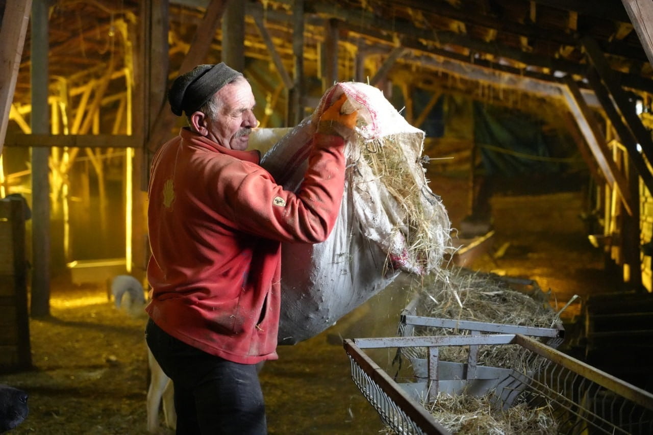 BAYBURT MERKEZE 42 KİLOMETRE UZAKLIKTA BULUNAN BAŞÇIMAĞIL KÖYÜNDE YAŞAYAN FİKRİ TELLİ, EKSİ 25...