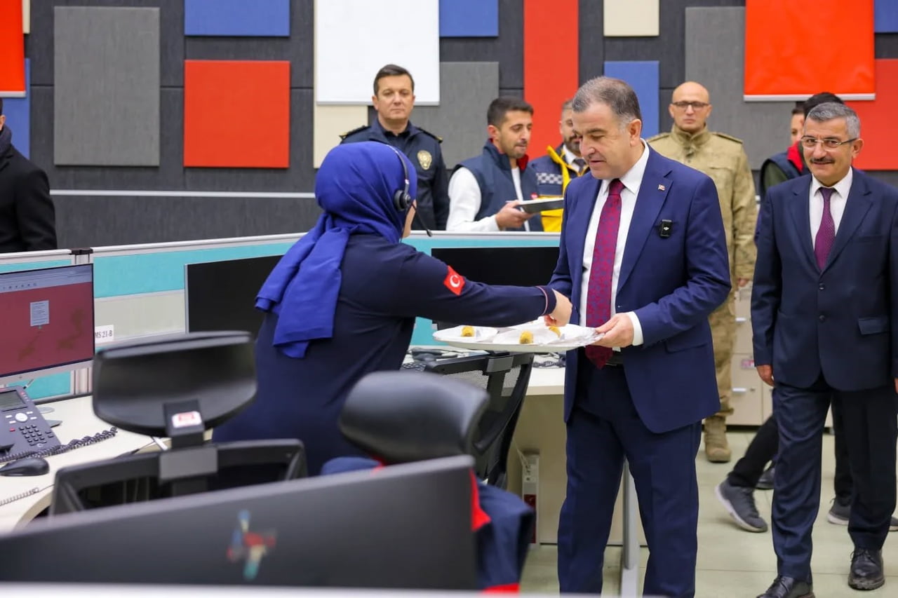 BAYBURT’TA 112 ACİL ÇAĞRI MERKEZİ PERSONELİNİN YENİ YILI KUTLANDI