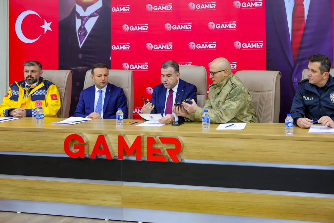 BAYBURT’TA 112 ACİL ÇAĞRI MERKEZİ PERSONELİNİN YENİ YILI KUTLANDI