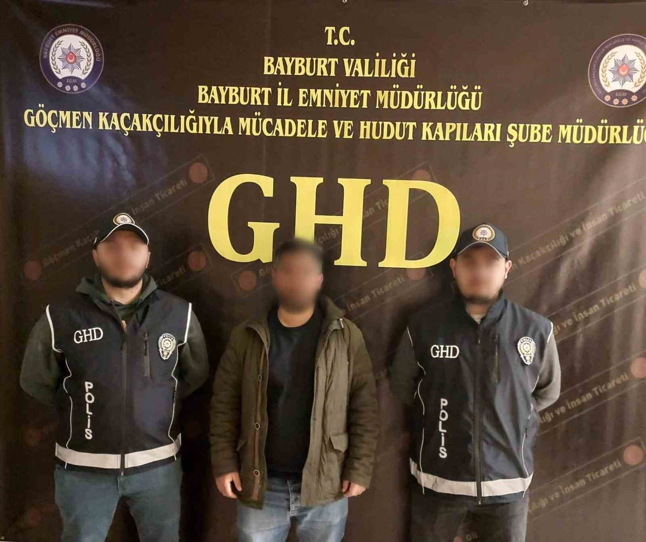 BAYBURT’TA 8 DÜZENSİZ GÖÇMEN YAKALANDI