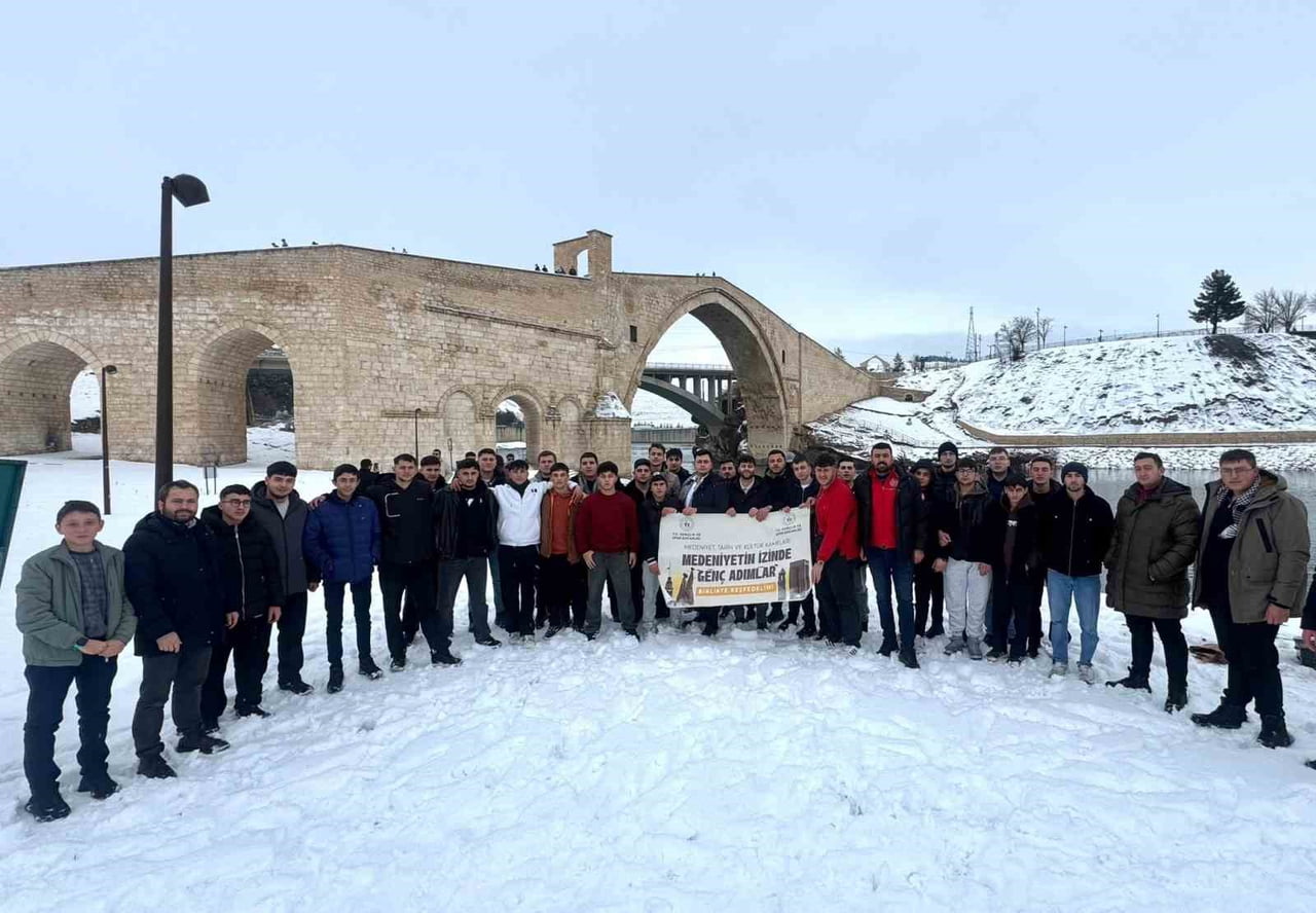 BAYBURTLU GENÇLER KÜLTÜR GEZİSİNİ TAMAMLADI