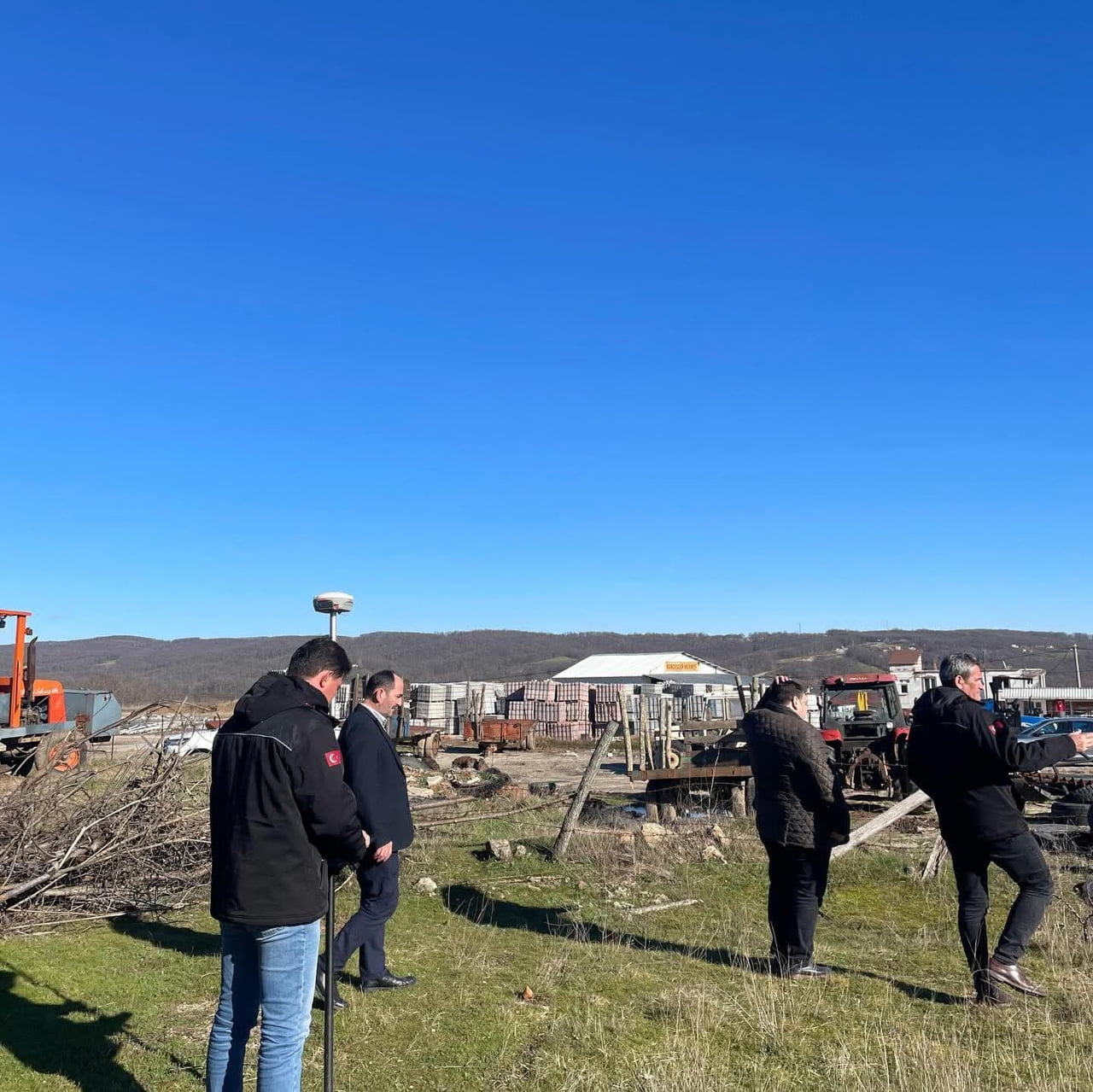 BELEDİYE BAŞKANI VE GAZDAŞ YETKİLİLERİ SAHA GEZİSİ