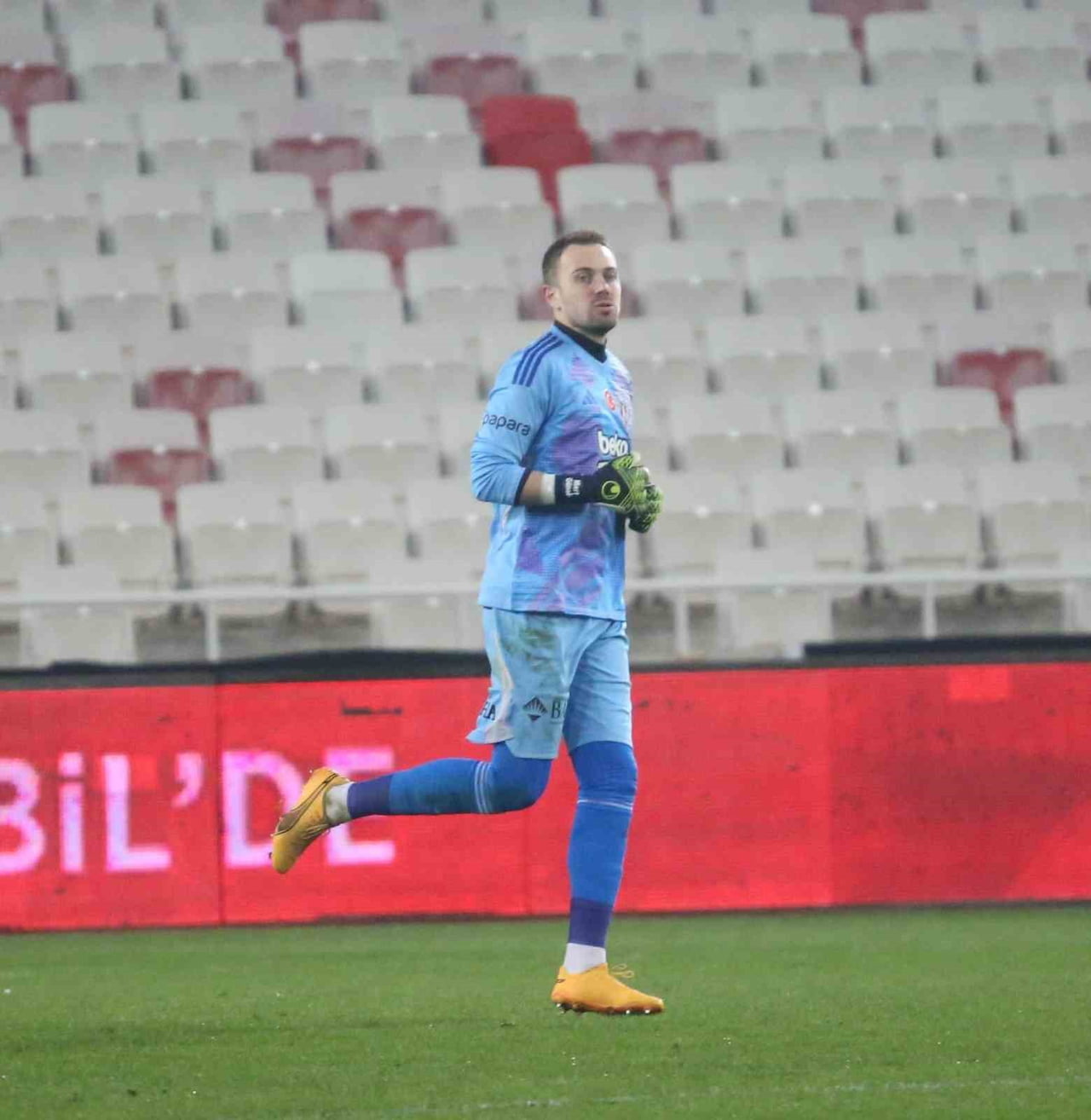 BEŞİKTAŞ'TA BİR SÜRE ÖNCE KADRO DIŞI BIRAKILAN TECRÜBELİ FİLE BEKÇİSİ MERT GÜNOK İLE YOLLAR...