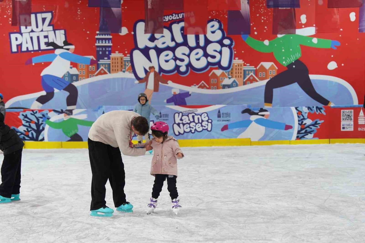 BEYOĞLU’NDA YARIYIL TATİLİNE ÇIKAN ÇOCUKLAR BEYOĞLU BELEDİYESİ’NİN KENDİLERİ İÇİN HAZIRLADIĞI BUZ...