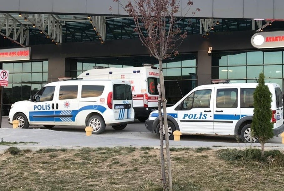 BİLECİK'TE BİR ŞAHIS, EVİNDE AV TÜFEĞİNİ KONTROL EDERKEN SİLAHIN KAZAEN ATEŞ ALMASI SONUCUNDA SOL...