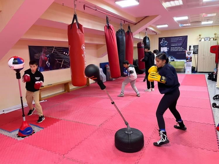 BİLECİK'TE BOKS EĞİTİMİYLE GENÇLER RİNGLERE HAZIRLANIYOR