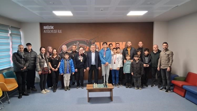 BİLECİK'TE SATRANÇ TURNUVASI DÜZENLENDİ