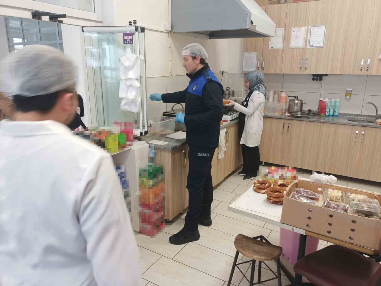 BİLECİK BELEDİYESİ ZABITA MÜDÜRLÜĞÜ EKİPLERİ 100'E YAKIN NOKTADA DENETİMLER GERÇEKLEŞTİRİLİRKEN...