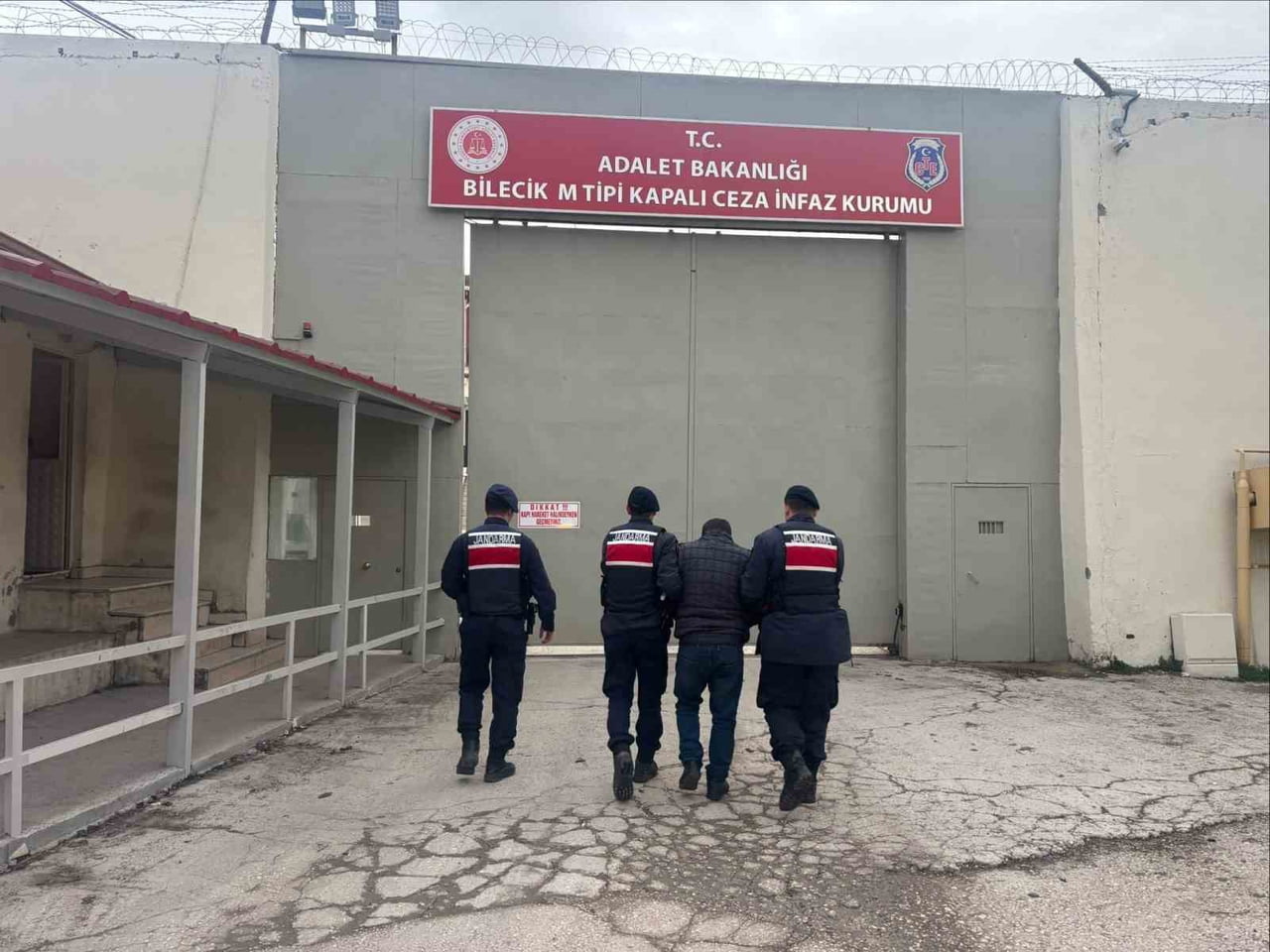 BİLECİK’TE ARANAN ŞAHIS JANDARMA EKİPLERİNCE YAKALANDI