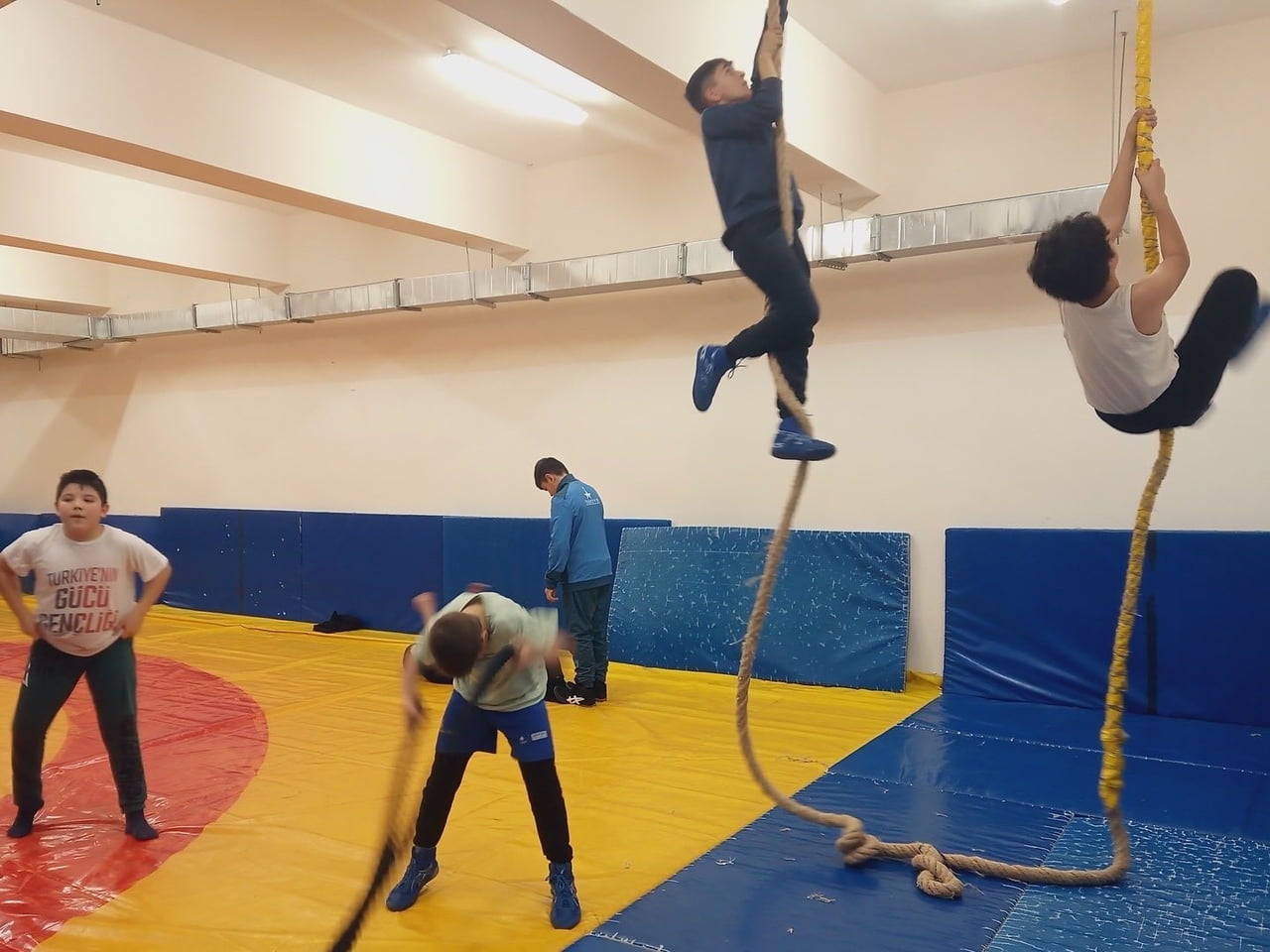 BİLECİK’TE GÜREŞ ANTRENMANLARI SÜRÜYOR