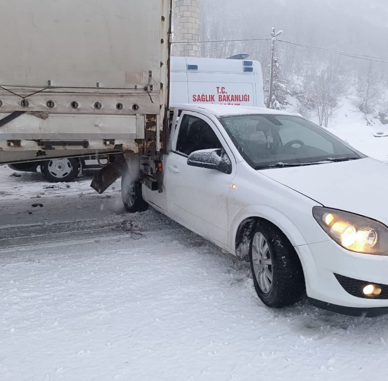 BİNGÖL’DE BUZLANMA KAZAYA NEDEN OLDU: 1 YARALI