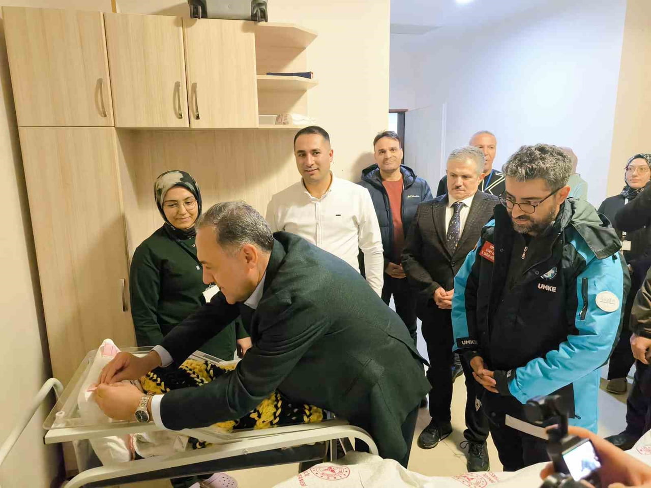 BİNGÖL’DE YENİ YILIN İLK BEBEĞİ MİHRİŞAH OLDU