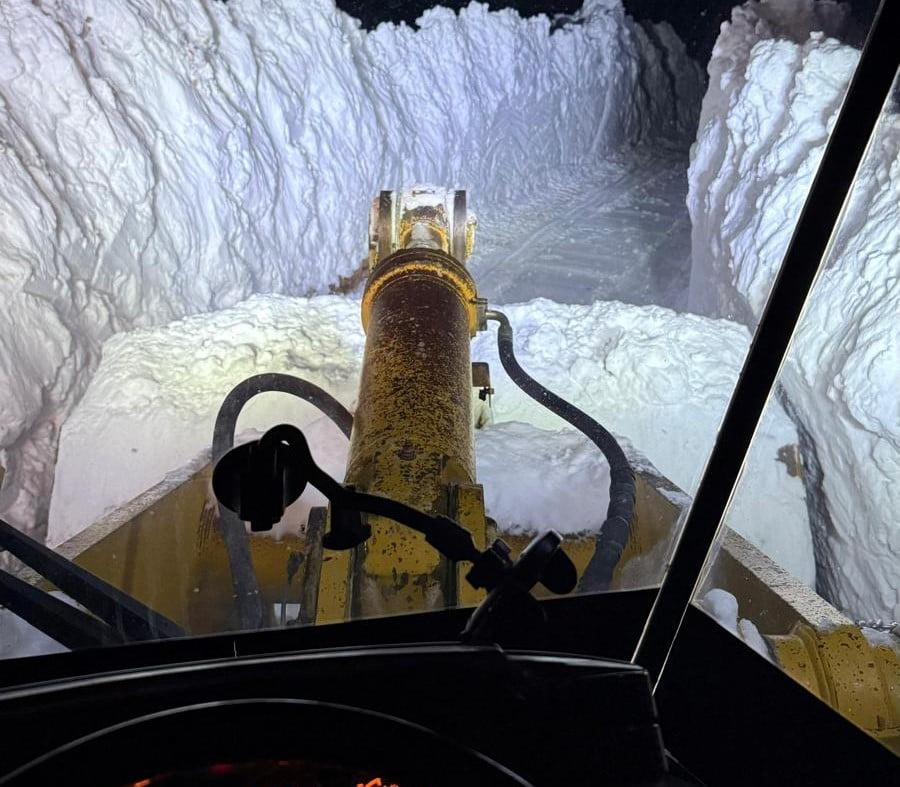 BİTLİS İL ÖZEL İDARESİ EKİPLERİ, YOĞUN KAR YAĞIŞININ ARDINDAN ETKİSİNİ SÜRDÜREN OLUMSUZ HAVA...