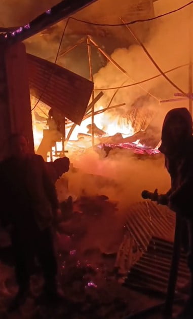 BİTLİS’İN HİZAN İLÇESİNE BAĞLI BAHÇELİEVLER MAHALLESİ’NDE GECE SAATLERİNDE BİR DİPÇİK ÜRETİM...