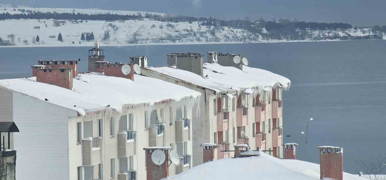 BİTLİS’İN TATVAN İLÇESİNDE YAKLAŞIK BİR HAFTADIR ARALIKSIZ DEVAM EDEN YOĞUN KAR YAĞIŞI, YERİNİ...