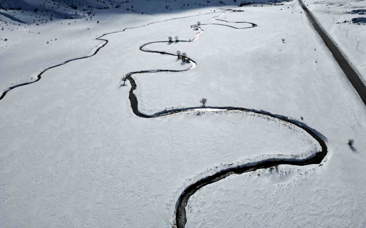 BİTLİS’İN TATVAN İLE HİZAN İLÇELERİNİ BİRBİRİNE BAĞLAYAN KARAYOLU ÜZERİNDE YER ALAN GÜZELDERE...