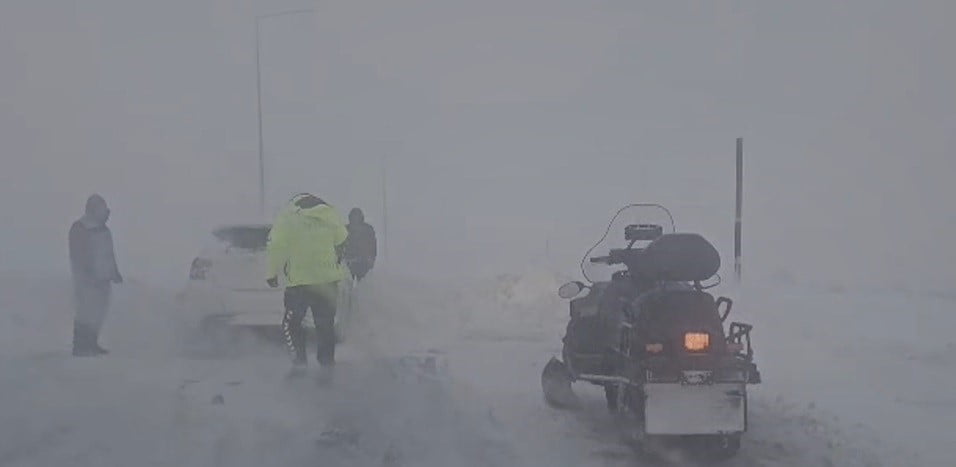 BİTLİS’TE ETKİLİ OLAN ZORLU KIŞ ŞARTLARI, YOĞUN KAR YAĞIŞI VE BUZLANMA NEDENİYLE ULAŞIMDA ZAMAN...