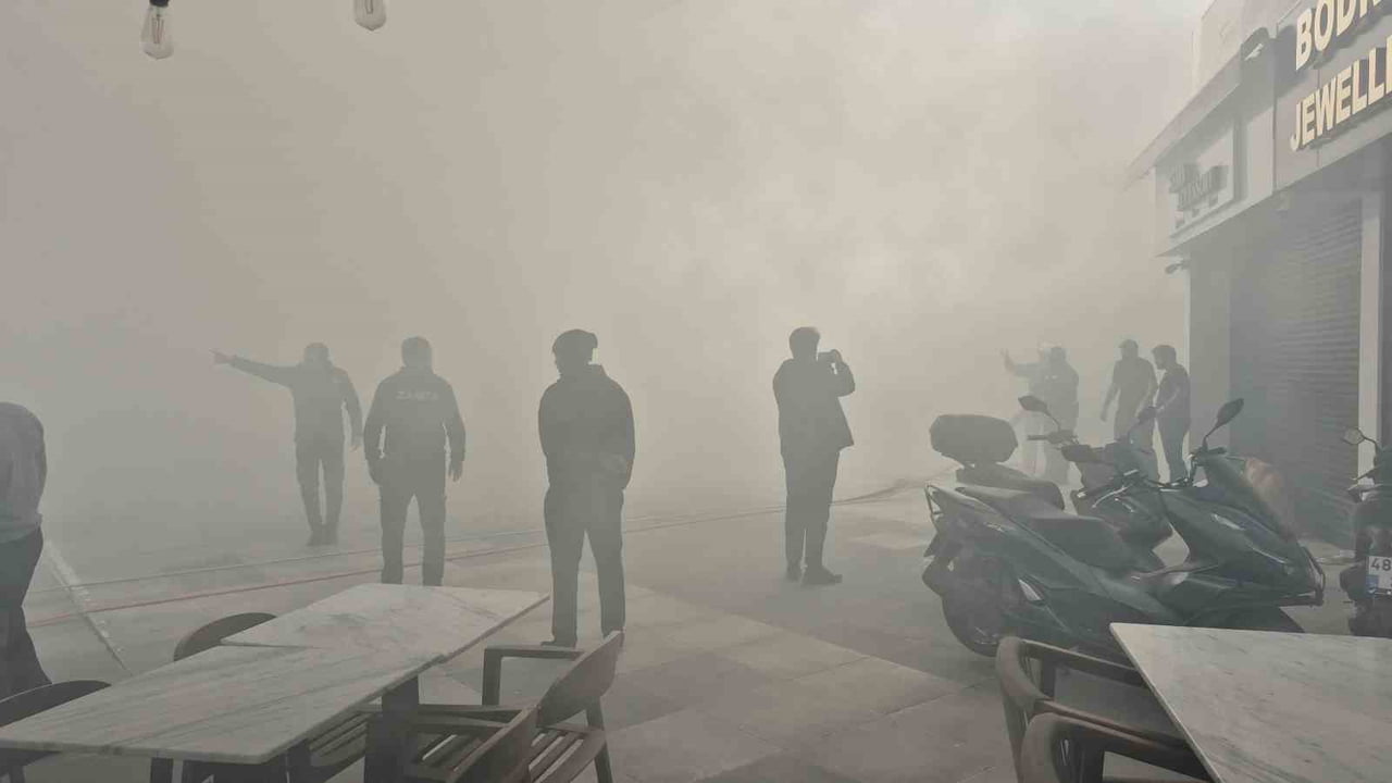 BODRUM ÇARŞISI DUMAN ALTINDA KALDI