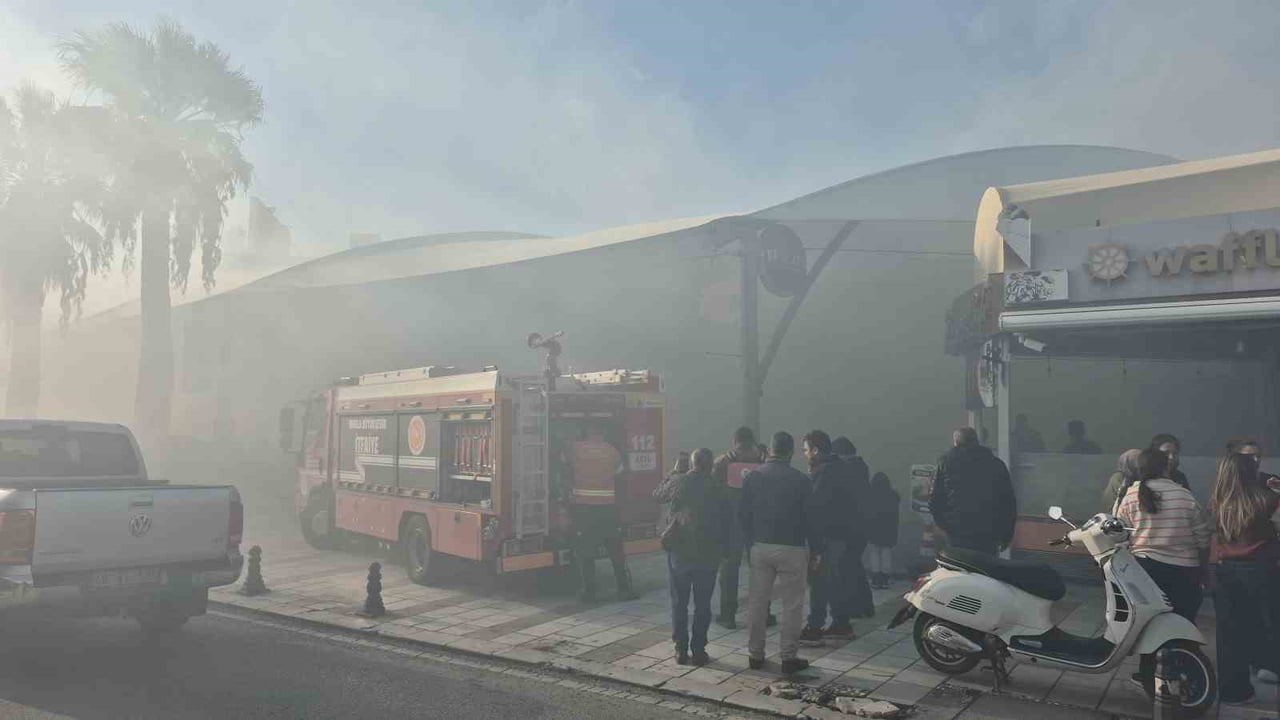 BODRUM ÇARŞISI DUMAN ALTINDA KALDI