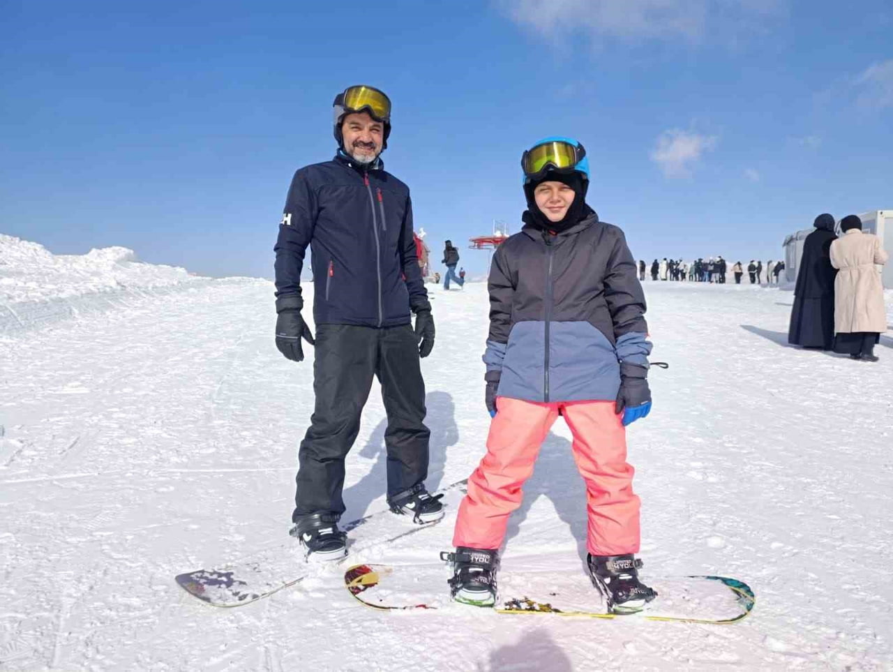 BÖLGENİN EN KAPSAMLI KAYAK MERKEZİ OLAN YEDİKUYULAR KAYAK MERKEZİ ÇEVRE İLLERDEN ZİYARETÇİ AKININA...