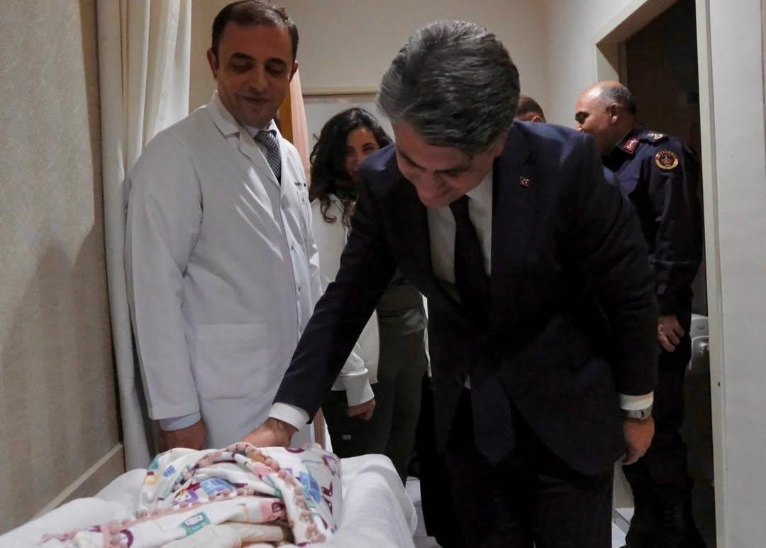 BOLU’DA 2026 YILININ İLK BEBEĞİ, BURAK ÖZOĞUL VE DİLEK ALKAN ÖZOĞUL ÇİFTİNİN DÜNYAYA GELEN EVLADI...