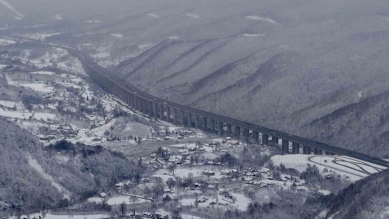 BOLU DAĞI’NDA ETKİLİ OLAN KAR YAĞIŞININ ARDINDAN ORTAYA ÇIKAN EŞSİZ MANZARA, HAVADAN VE KARADAN...