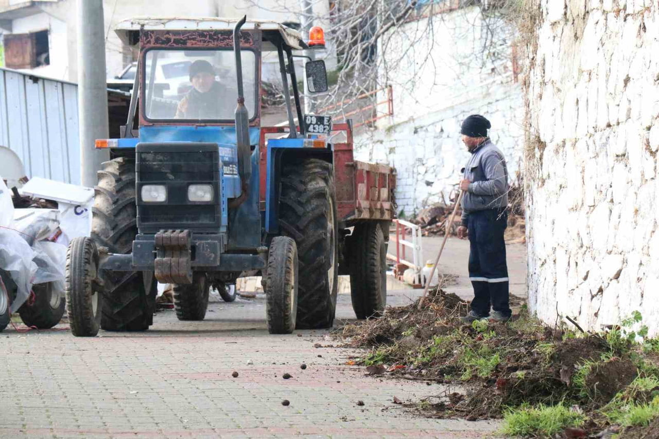 BOZDOĞAN BELEDİYESİ’NDEN MADRAN MAHALLESİ’NDE KAPSAMLI TEMİZLİK ÇALIŞMASI