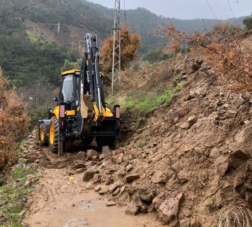 BOZDOĞAN’DA YAĞIŞ SONRASI EKİPLER SAHADA