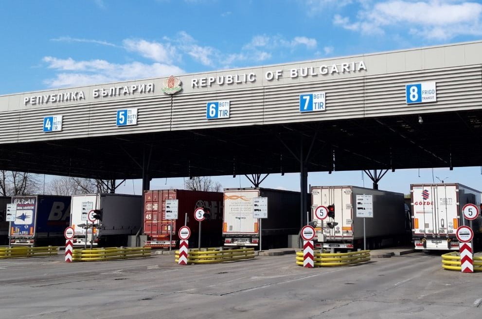 BULGARİSTAN ÜZERİNDEN EDİRNE KAPIKULE SINIR KAPISINA GELMEK İSTEYEN TÜRKİYE PLAKALI ÜÇ AYRI TIRDA...