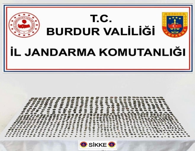 BURDUR'DA JANDARMA EKİPLERİ TARAFINDAN DÜZENLENEN OPERASYONDA BİN 3 ADET SİKKE ELE GEÇİRİLİRKEN...
