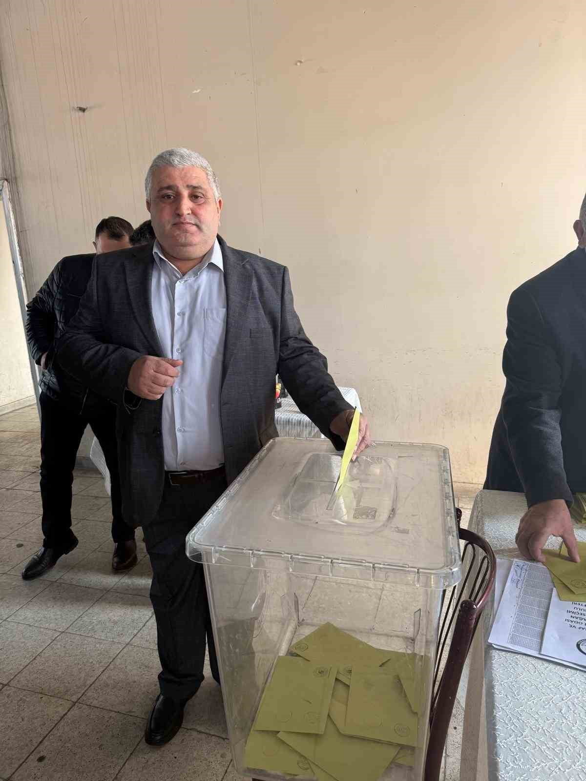 BURHAN TAŞDEMİR, AKYAKA ESNAF VE SANATKARLAR ODASI BAŞKANLIĞINDA GÜVEN TAZELEDİ(KARS-İHA)