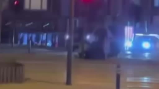 Bursa'da iki genç sokak ortasında birbirine girdi