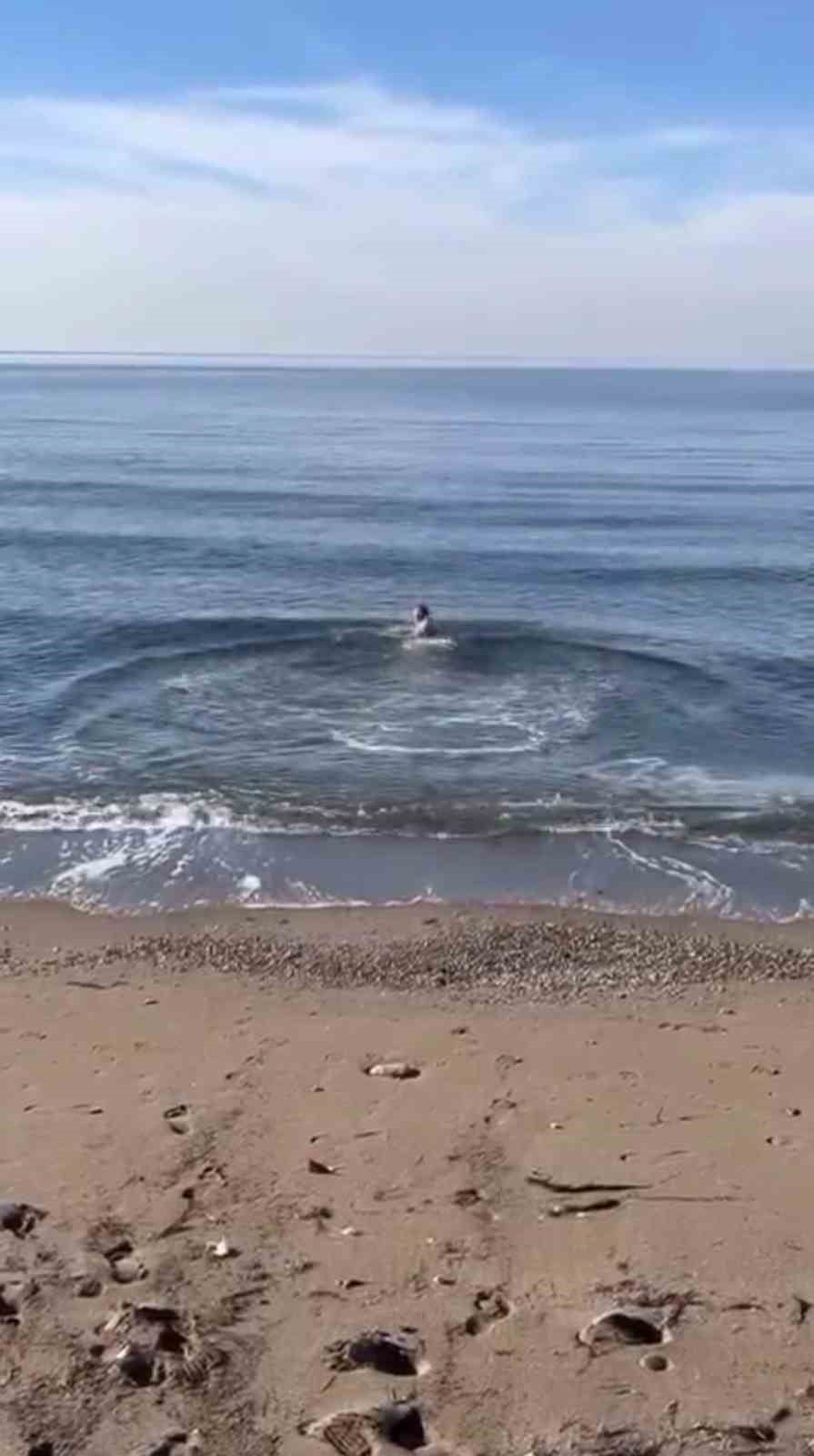 BURSA'DA KAR YAĞIŞIYLA BİRLİKTE HAVA SICAKLIĞININ SIFIRIN ALTINA DÜŞTÜĞÜ KENTTE, BAZI VATANDAŞLAR...