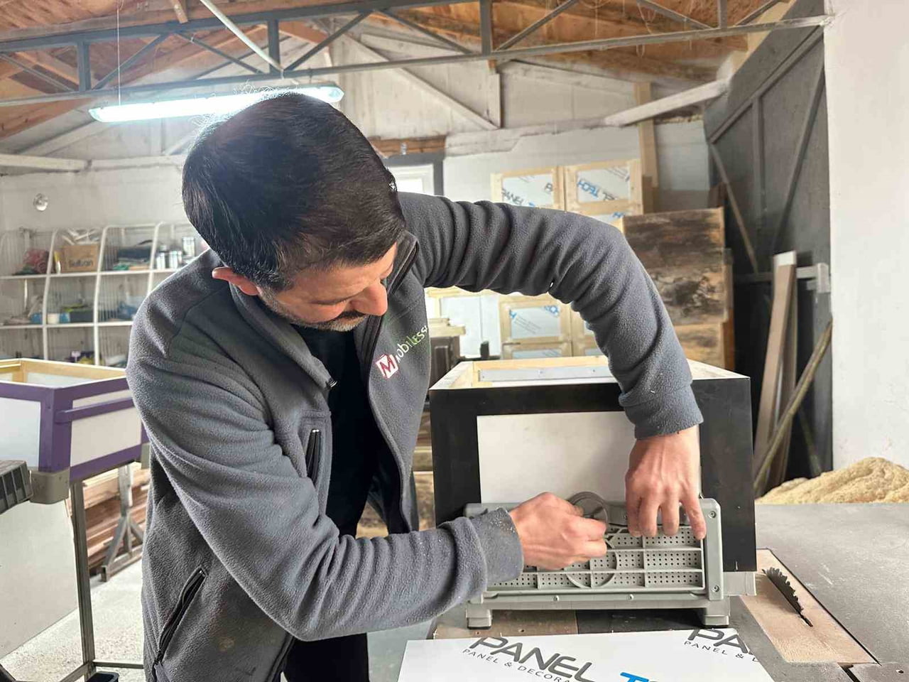 BURSA'NIN İNEGÖL İLÇESİNDE ARICILIKLA UĞRAŞAN HAYRİ SOYLU, ARICILARDAN GELEN TALEP ÜZERİNE...