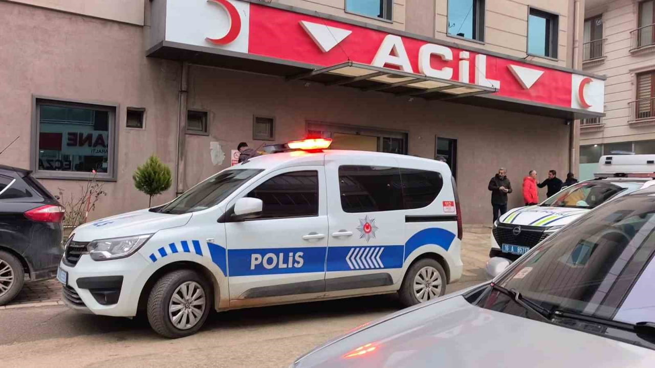 BURSA'NIN İNEGÖL İLÇESİNDE FAALİYET GÖSTEREN BİR MOBİLYA FABRİKASINDA, FORKLİFTİN ÜZERİNDEN KAFA...