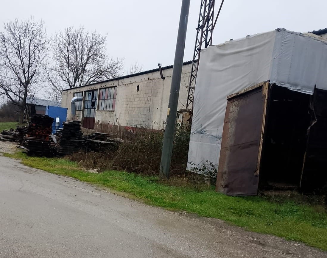 BURSA'NIN İNEGÖL İLÇESİNDE FAALİYET GÖSTEREN KERESTE FABRİKASINDA MEYDANA GELEN OLAYDA VİNCİN...