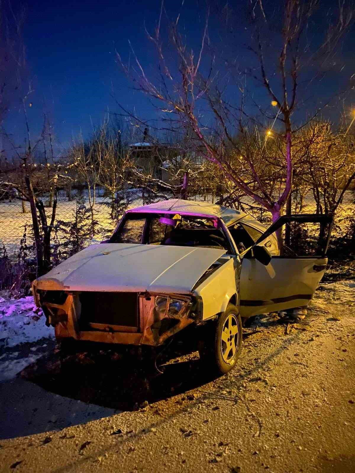 BURSA'NIN İNEGÖL İLÇESİNDE MEYDANA GELEN TEK TARAFLI KAZA DA TARLALIK ALANA UÇAN OTOMOBİLDE 1 KİŞİ...