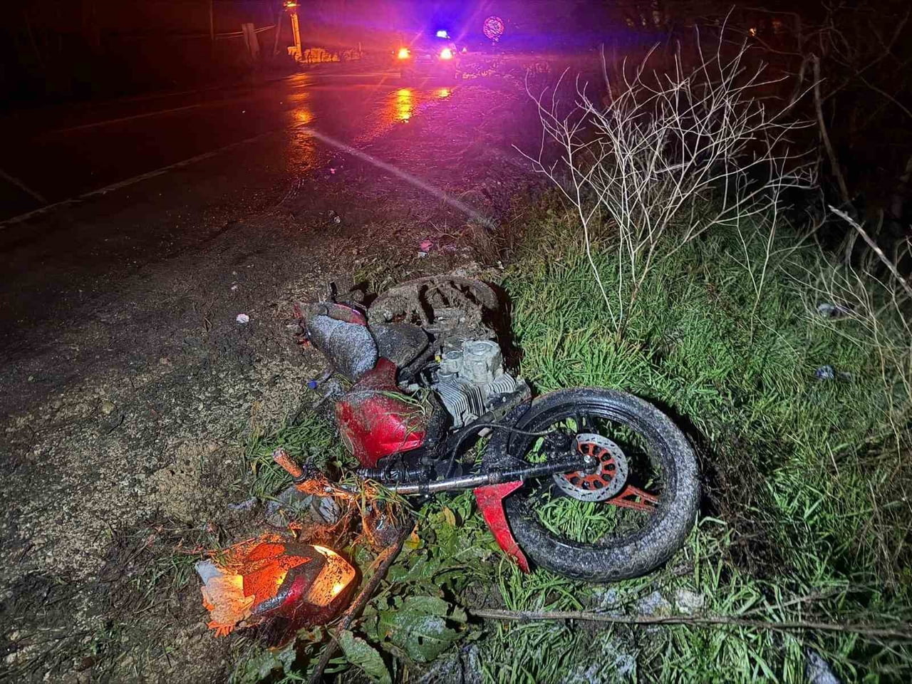 BURSA'NIN ORHANGAZİ İLÇESİNDE DÜN GECE YARISI MEYDANA GELEN MOTOSİKLET KAZASINDA 31 YAŞINDAKİ GENÇ...