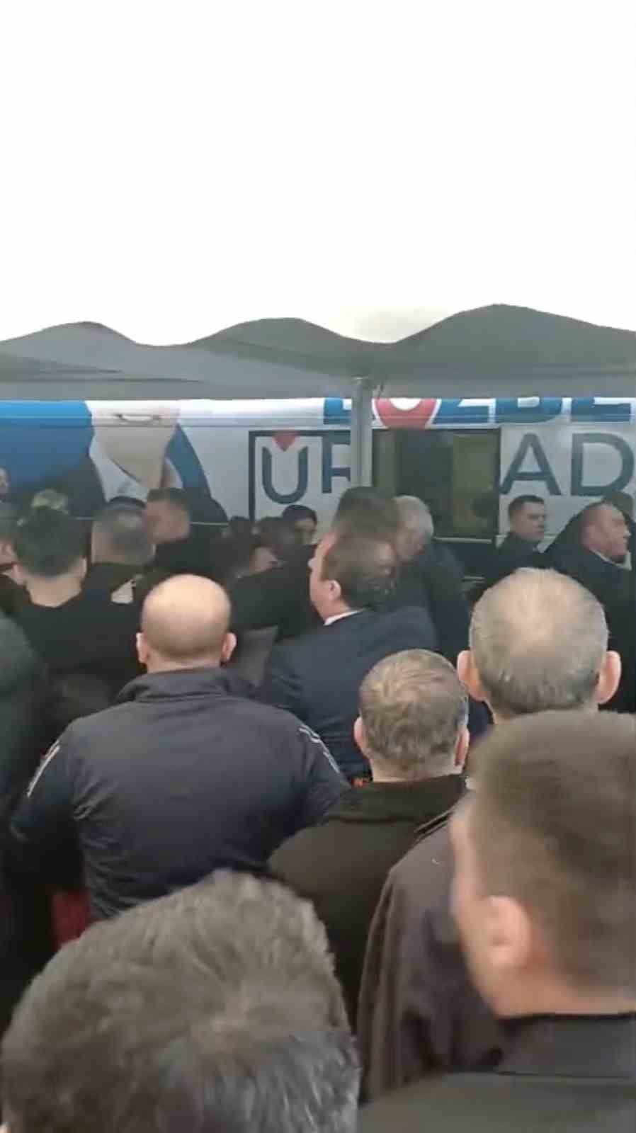 BURSA BÜYÜKŞEHİR BELEDİYE BAŞKANI MUSTAFA BOZBEY'E SALDIRI GİRİŞİMİ